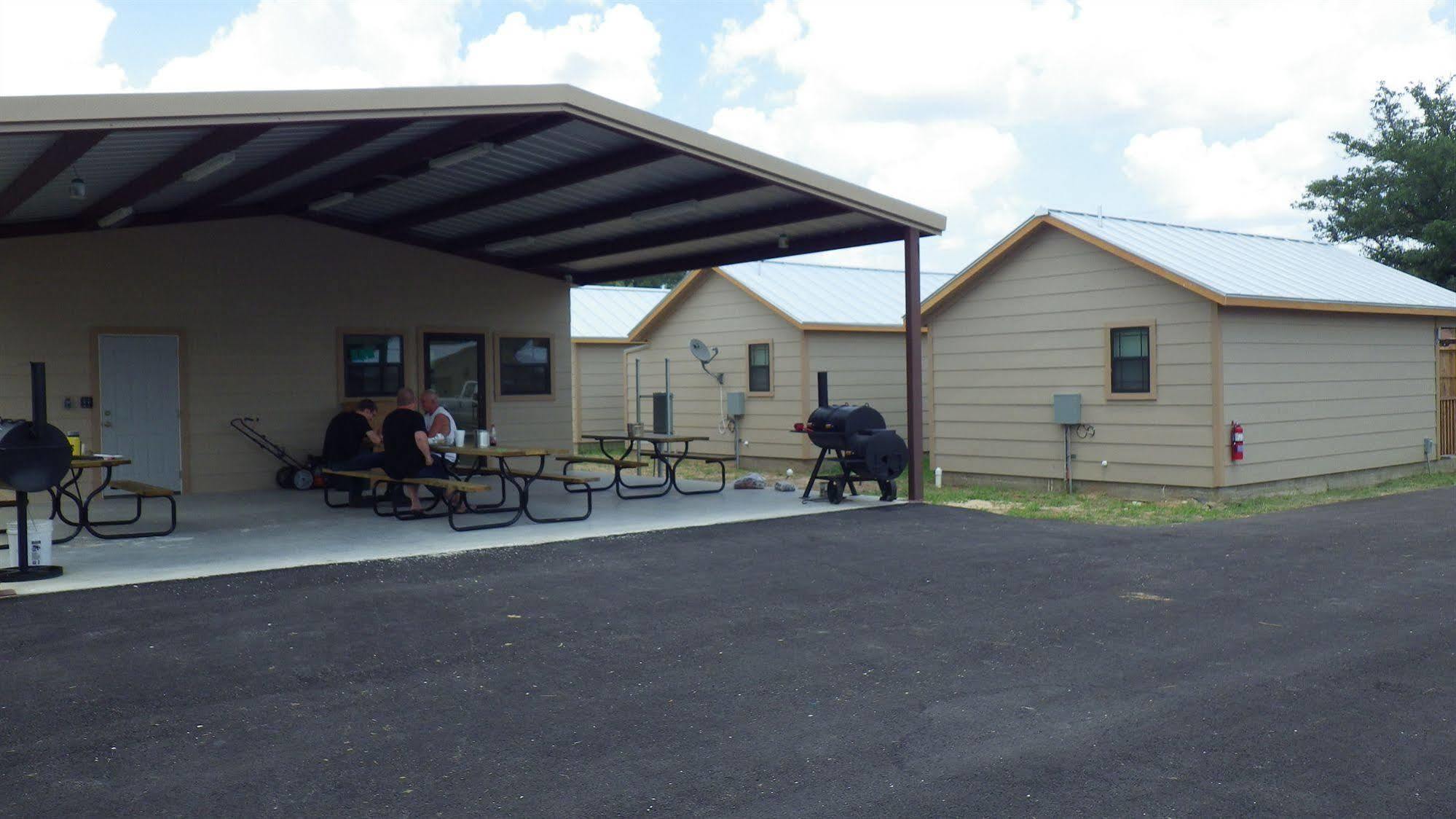 פלזנטון Brush Country Lodge מראה חיצוני תמונה