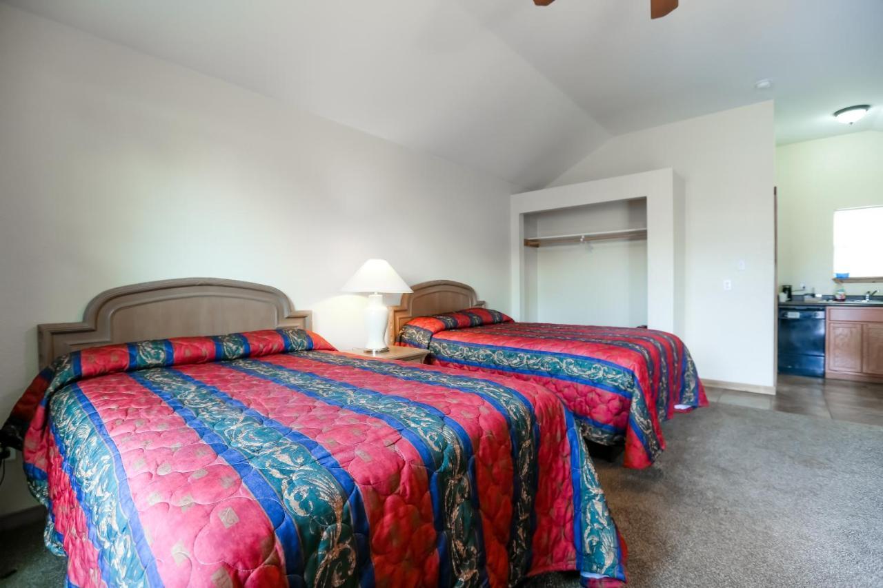 פלזנטון Brush Country Lodge מראה חיצוני תמונה