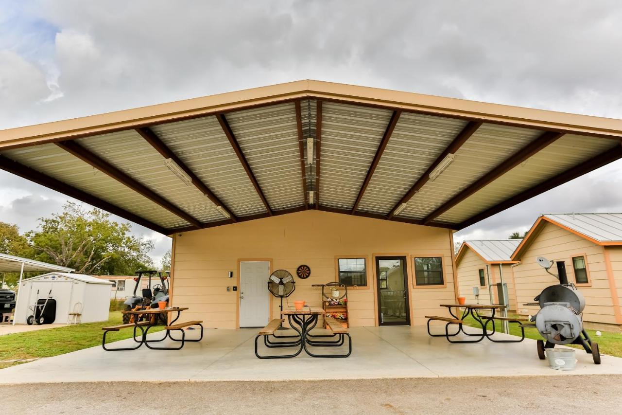 פלזנטון Brush Country Lodge מראה חיצוני תמונה